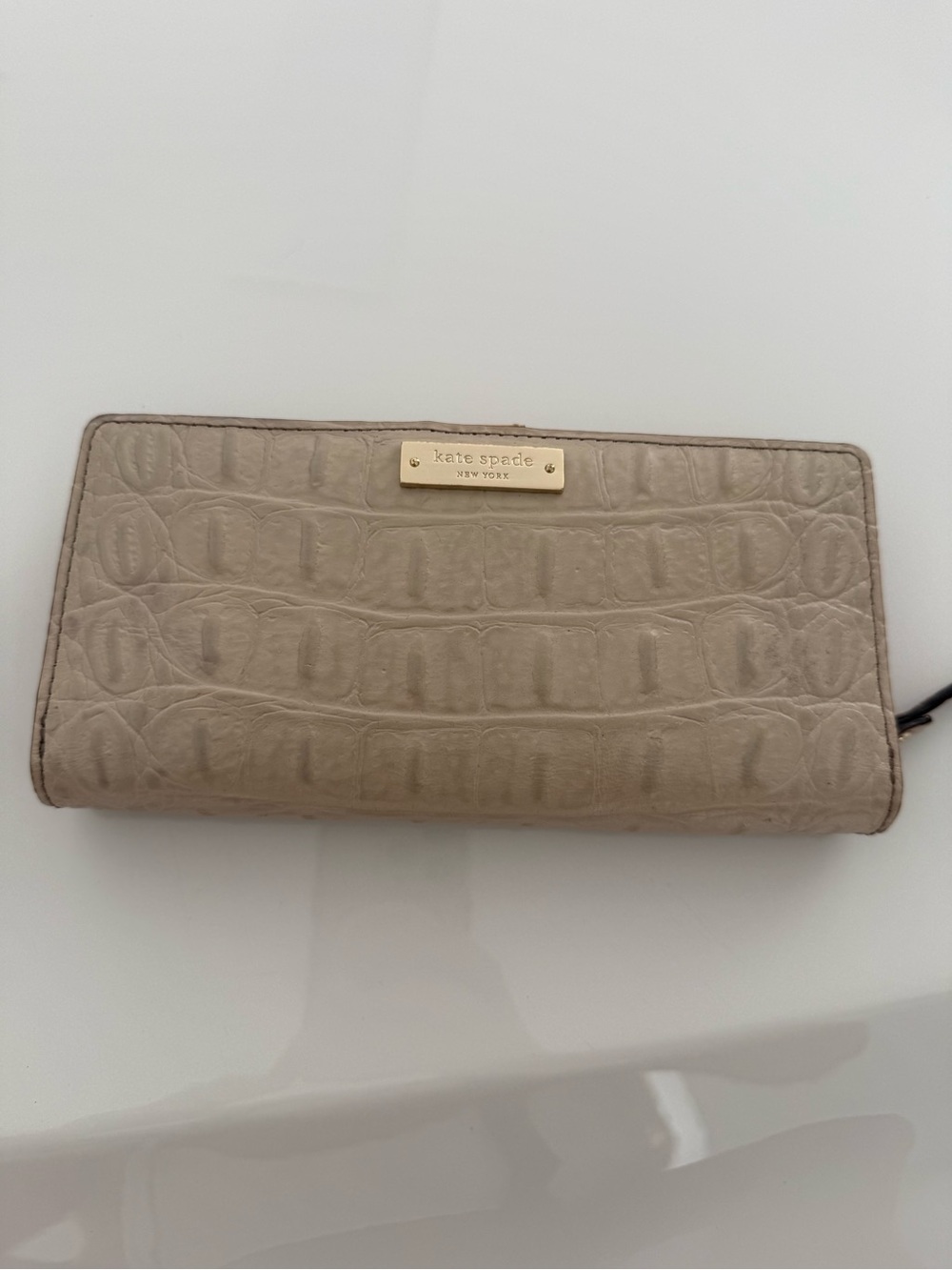 kate spade taupe croc-embossed continental wallet with gold plaque